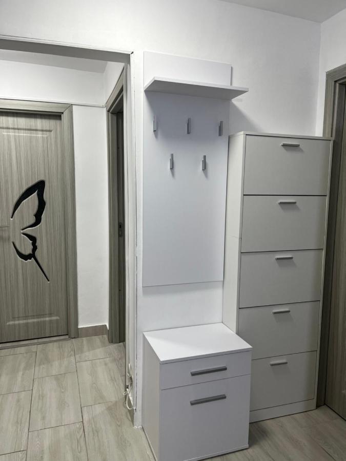 Home Sweet Home Apartment With 3 Rooms Buzau Exterior foto
